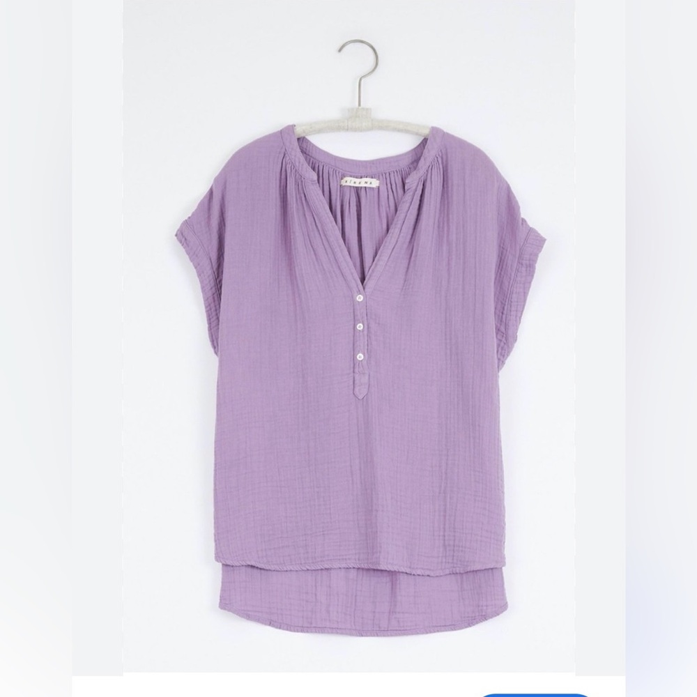 XiRENA Sam top in purple cotton gauze. Short sleeve, 3 button top. S